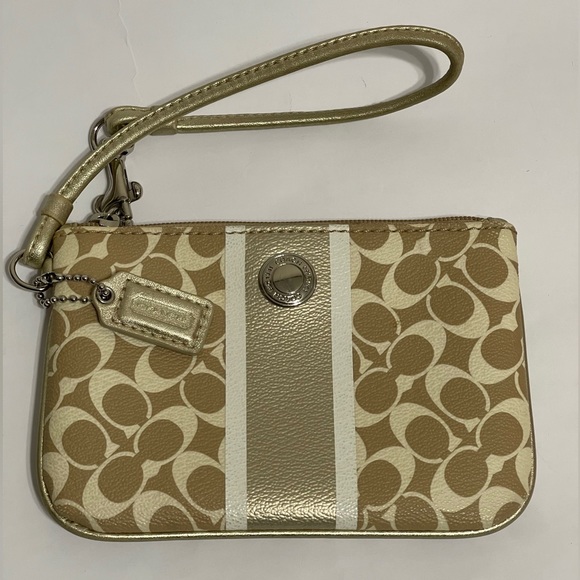 Coach wristlet small size - Picture 1 of 3